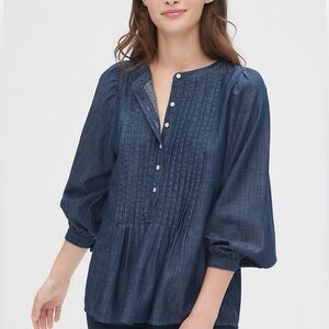 GAP Women’s Pleated Popover Size S Blue Denim Top Great Quality.